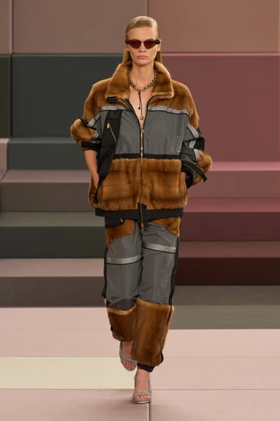 Look 39